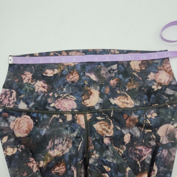 Lululemon Wunder Under Crop II Special Edition Scallop 24" Frosted Rose Multi 10 - Picture 13 of 16